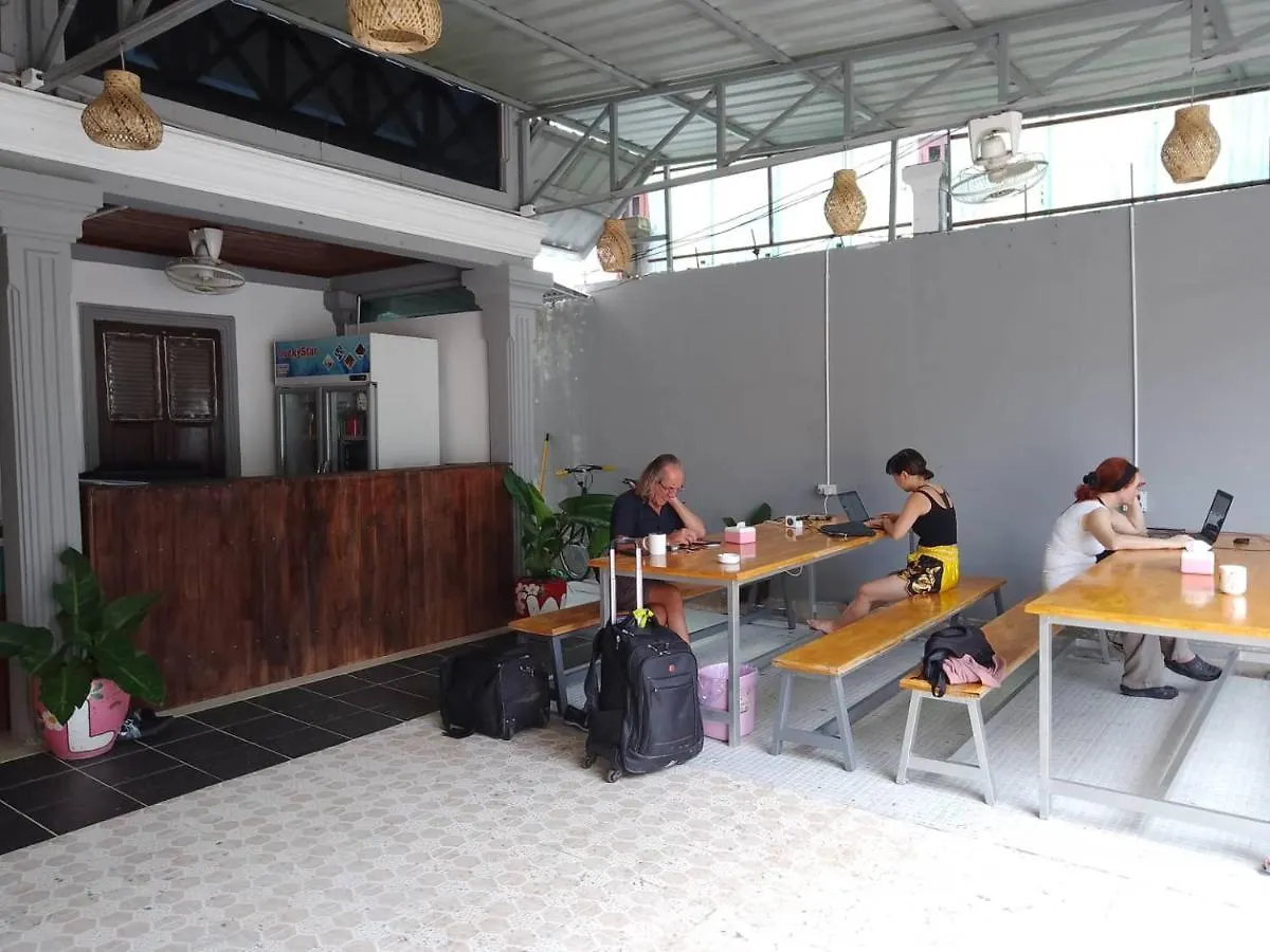 לואנג פרבאנג Funny Backpacker Hostel 0*, לואנג פרבאנג
